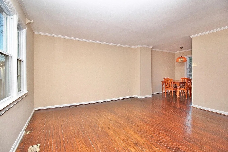 Building Photo - 427 Wakefield Dr