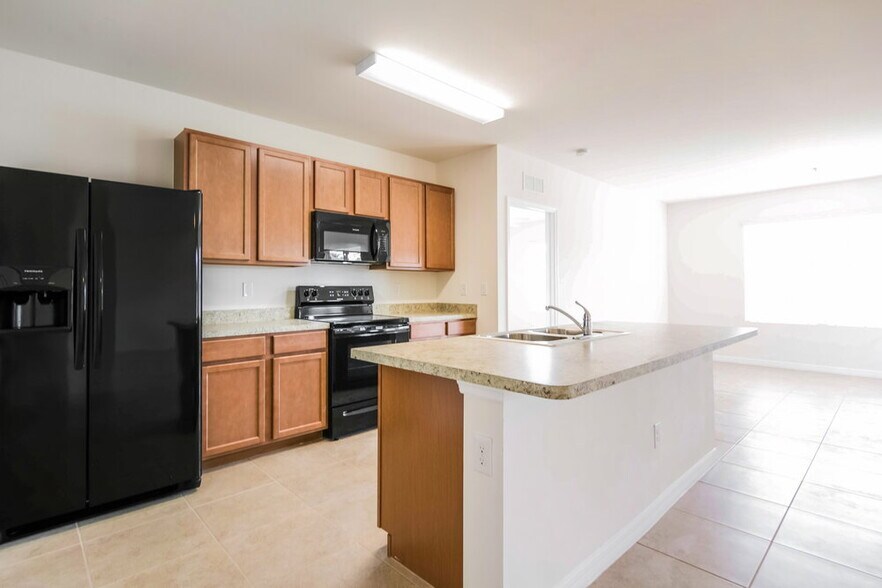 Building Photo - 218 SE 8th St