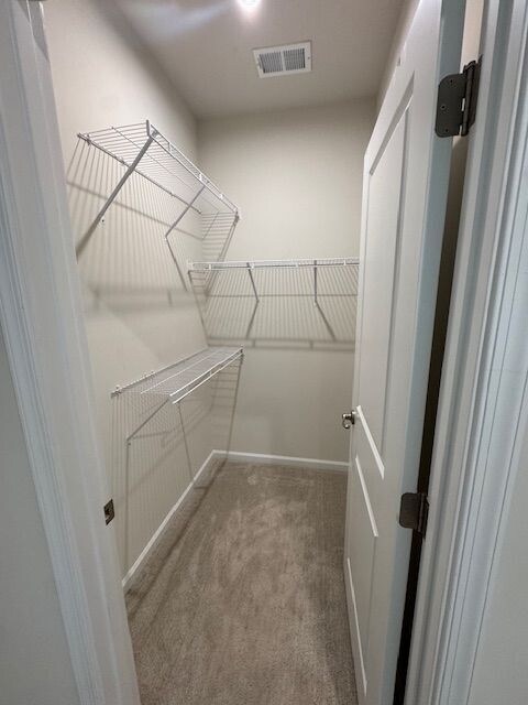 Building Photo - End unit 4 bedroom townhome!