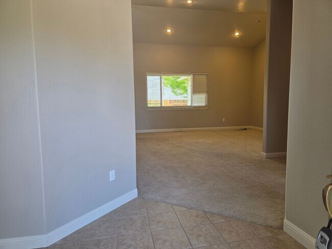 Building Photo - Executive Rental is a rare find