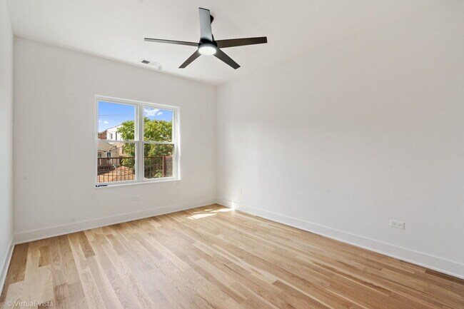 Building Photo - 2122 W 18th Pl