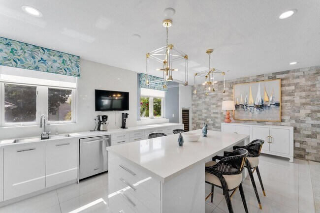 Building Photo - 57 Isle of Venice Dr