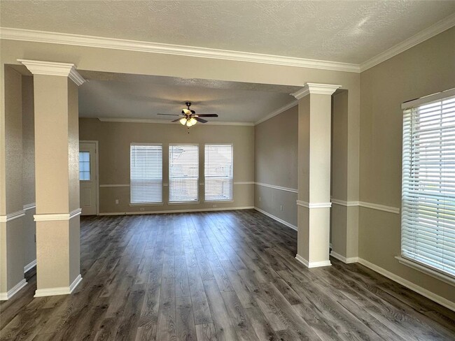 Building Photo - 1281 El Camino Village Dr