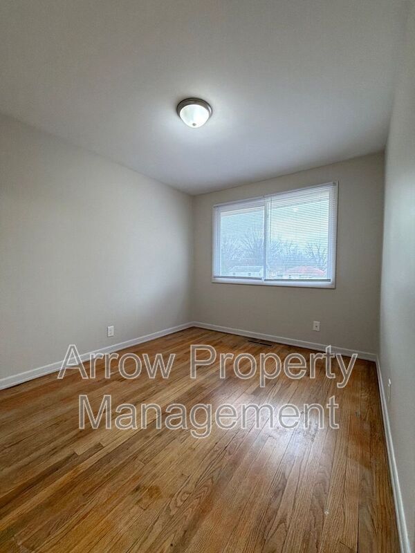 Building Photo - 5443 Benton St