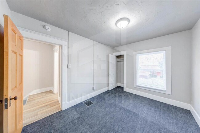 Building Photo - 622 N Mulberry St