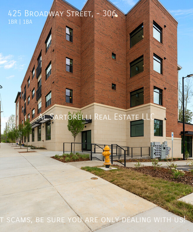 Building Photo - 425 Broadway St