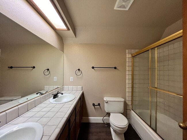 Building Photo - Beautiful 2 Story 5 BD 3 BA Home