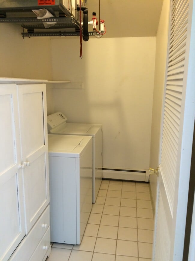 Building Photo - 1 Talcott Forest Rd