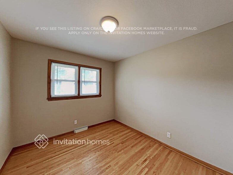 Building Photo - 3015 Dakota Ave S