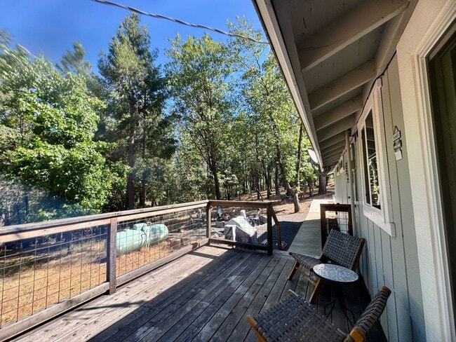 Building Photo - Beautiful Home Available in Pollock Pines!