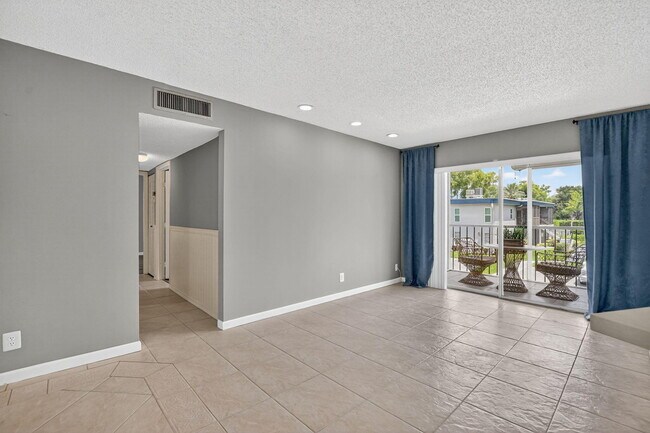 Building Photo - 7535 S Oriole Blvd