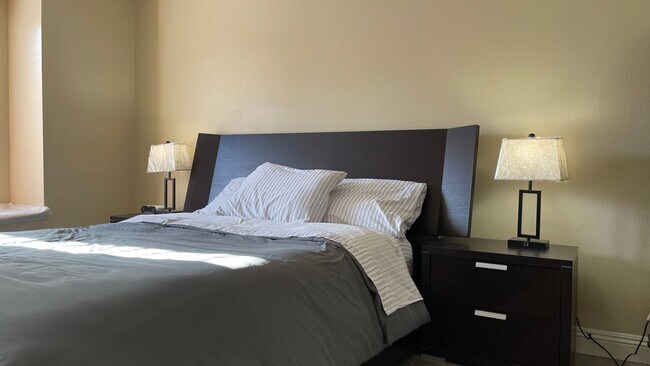 Building Photo - Furnished Spacious 2 Bedroom Condo on First Floor