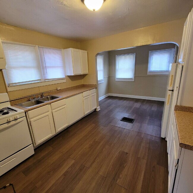 Building Photo - Near NW-Riverside 2BR/1BA House for LEASE!