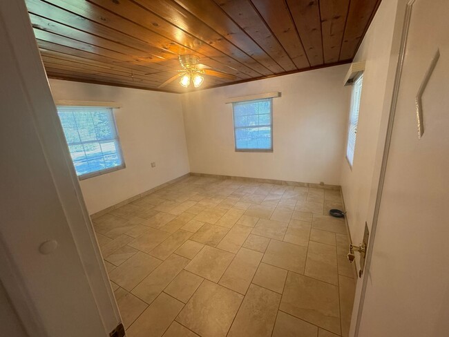 Building Photo - 3 dwelling property located in Rio Linda