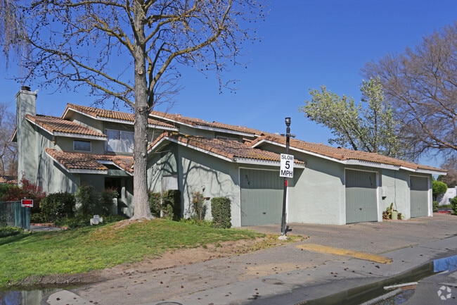 Primary Photo - Laguna Knolls