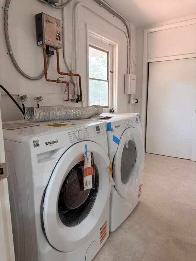 Building Photo - 7500 SW 98th Ct
