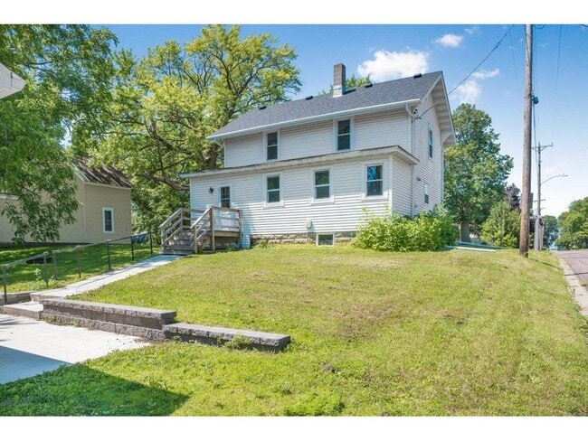 Building Photo - 857 Bradley Ave
