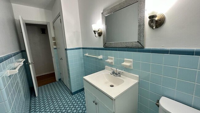 Building Photo - 2766 N Barksdale Dr