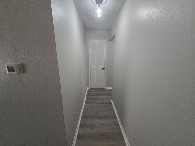 Building Photo - 3 Bedroom/2 Bathroom/1 Covered Parking Places - Remodeled