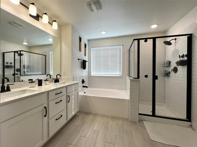 Building Photo - 13205 Nancy Reagan St