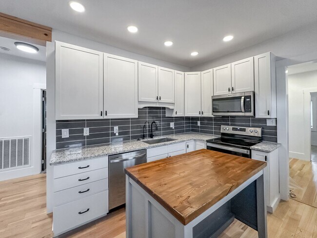 Building Photo - Beautiful, updated 3 bedroom home for rent!