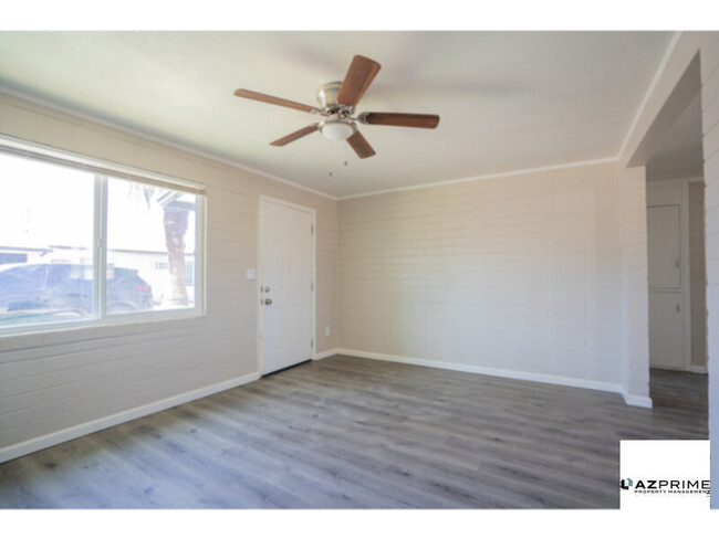 Building Photo - Presenting this Delightful 1/1 Tucson Casi...