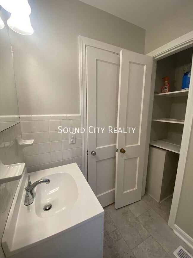 Building Photo - 265 Sunrise Ave