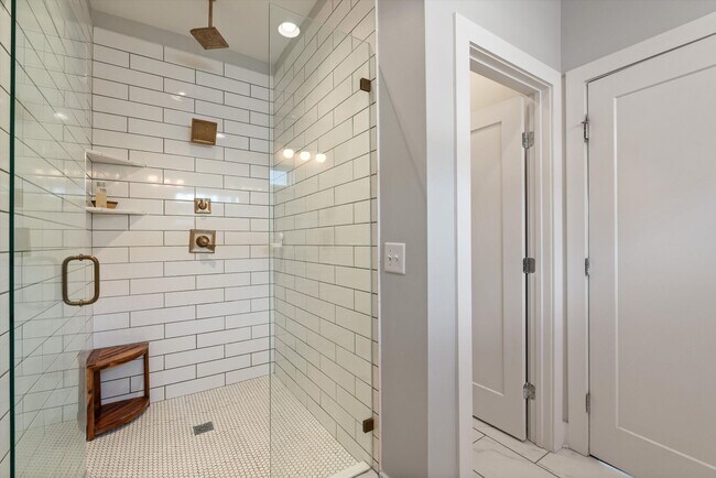 Building Photo - Beautiful Home in Nashville!