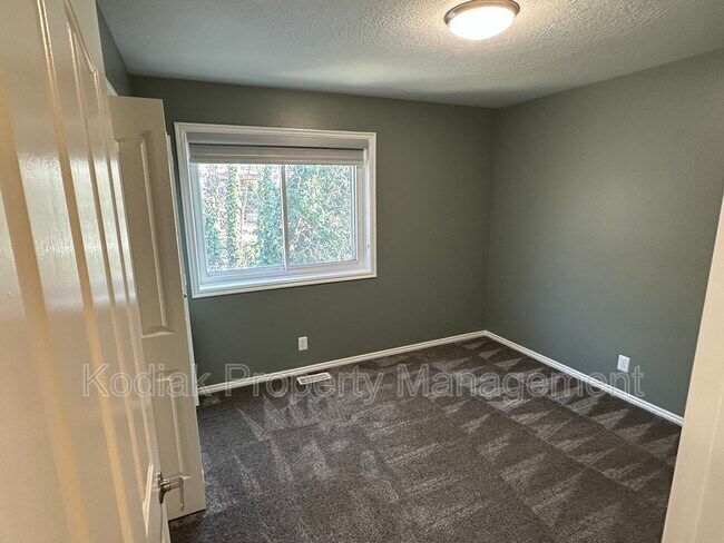 Building Photo - 13 N 3100 E