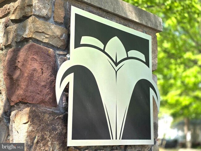 Building Photo - 1645 International Dr