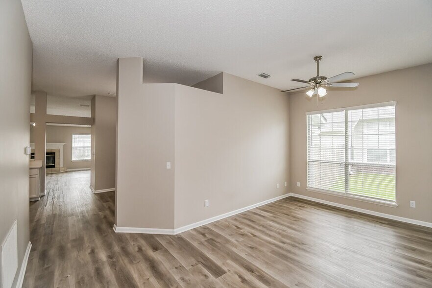 Building Photo - 383 Summit Dr