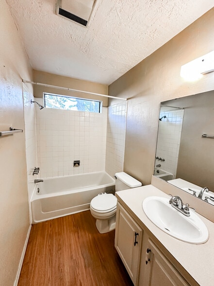 Building Photo - 6818 NW Willow Springs Dr