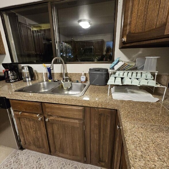 Building Photo - 12370 SW 121st Ave