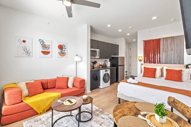 Building Photo - 601 W 9th St