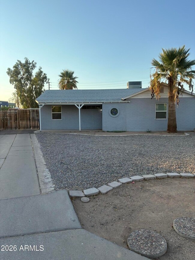 Building Photo - 2336 W Orange Dr