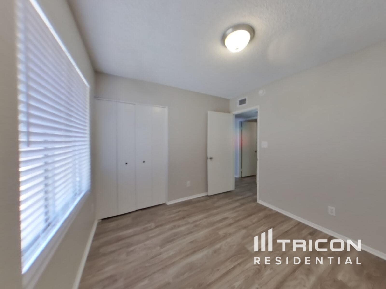 Building Photo - 3224 N Woodburne Dr