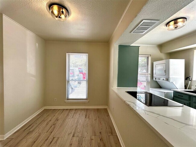 Building Photo - 1005 W Martin Luther King Jr Blvd