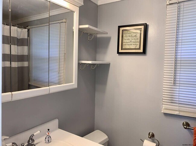 Building Photo - 934 Mohegan Rd