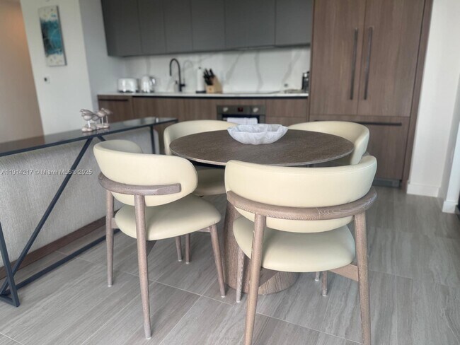 Building Photo - 580 72nd St