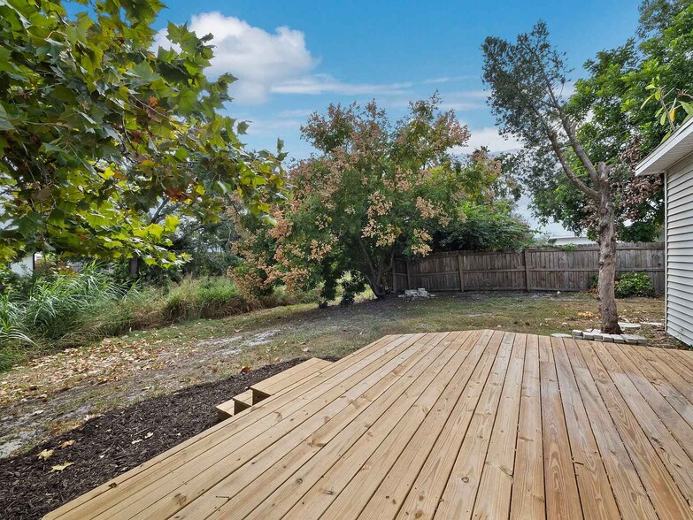 Deck - 3142 Rose St