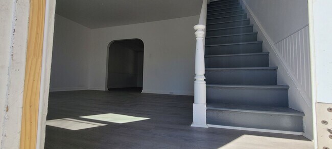 Building Photo - Newly Renovated 3BR Home – Lancaster – Move-In Ready