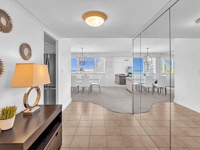 Building Photo - 3000 Holiday Dr