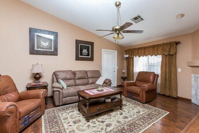 Building Photo - Affordable One of a Kind Furnished 2 Bed 2...