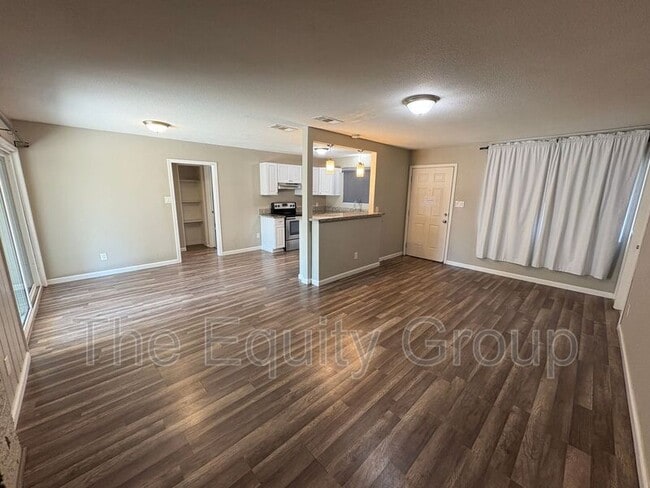 Building Photo - 505 N Lovers Ln