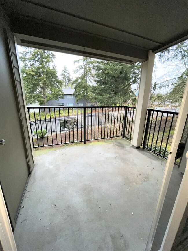 Building Photo - 039 - 2 bed, 2 bath condo minutes from Red...