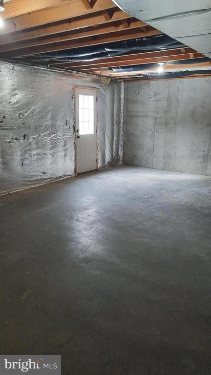 Building Photo - 2420 Newtown Dr