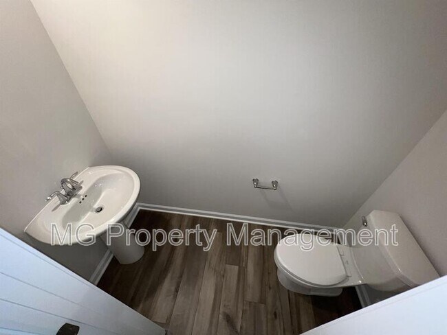 Building Photo - 1367 Woodhouse Dr