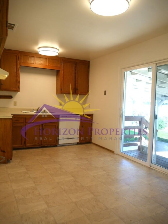 Building Photo - Unique 3 Bed 1.5 Bath 1,173 Sq. Ft. South Sacramento Home in Freeport Village