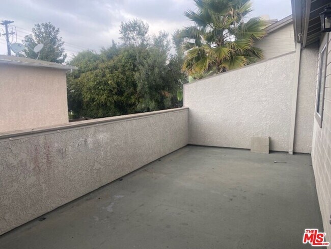 Building Photo - 2603 Vanderbilt Ln