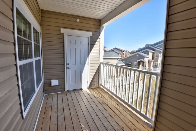Building Photo - Second Floor Rear View 3 Bedroom in a Gate...